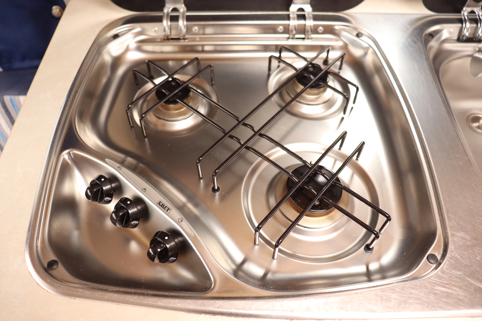 キャンピングカートレーラー