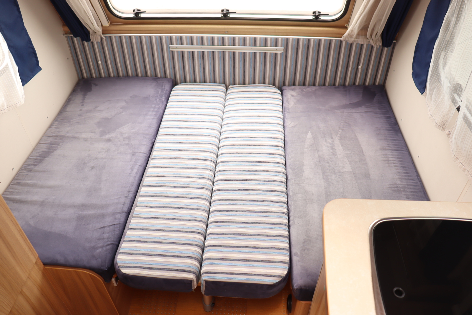 キャンピングカートレーラー