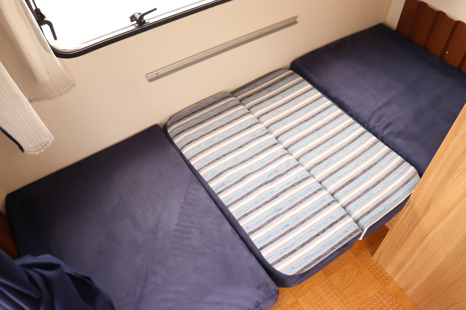 キャンピングカートレーラー