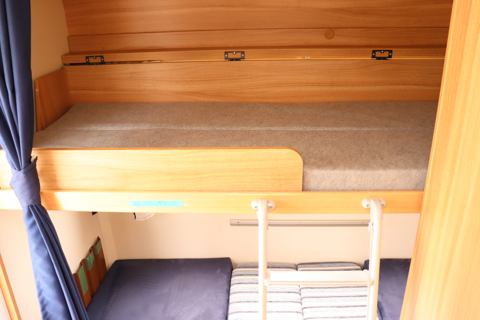 キャンピングカートレーラー