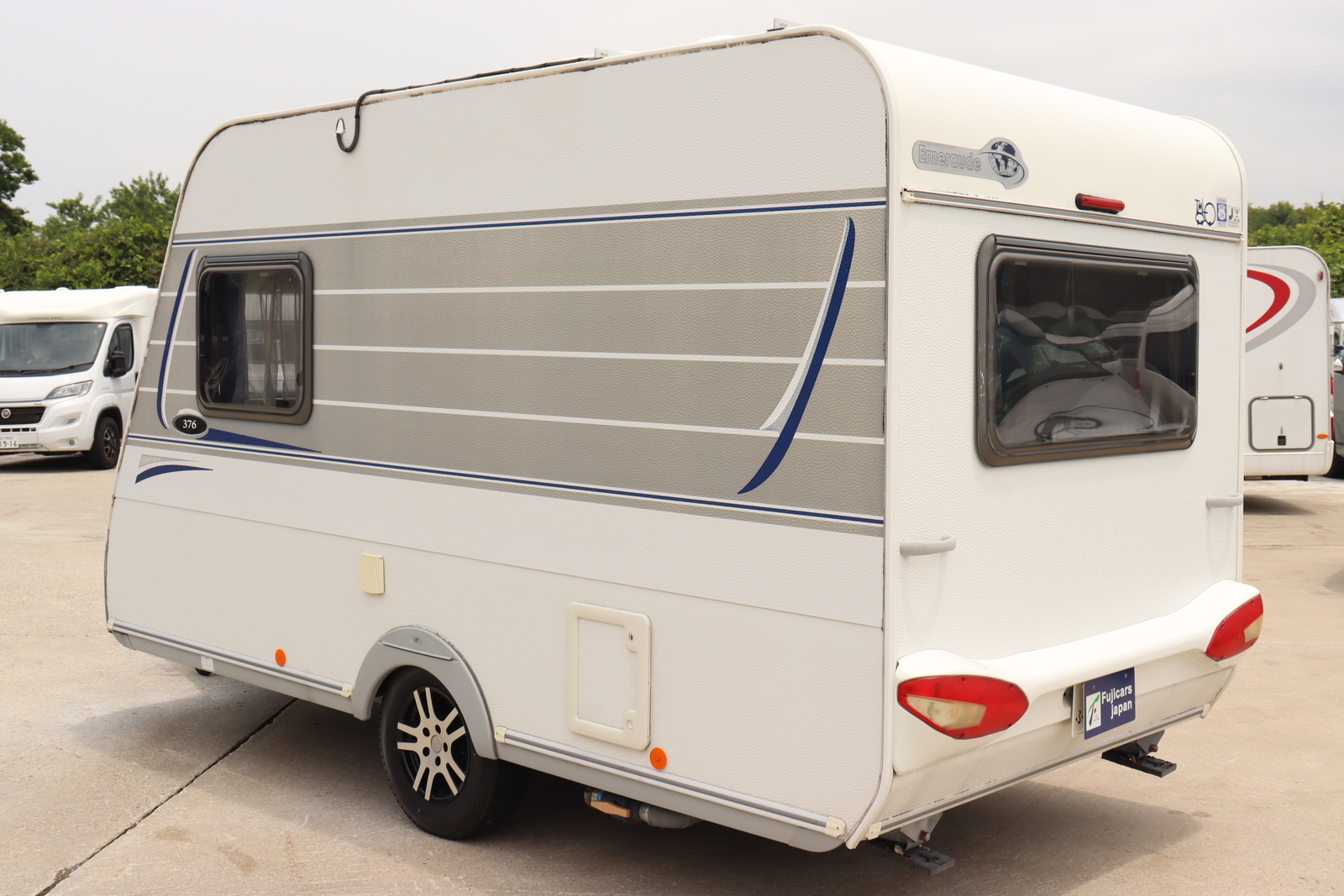 キャンピングカートレーラー