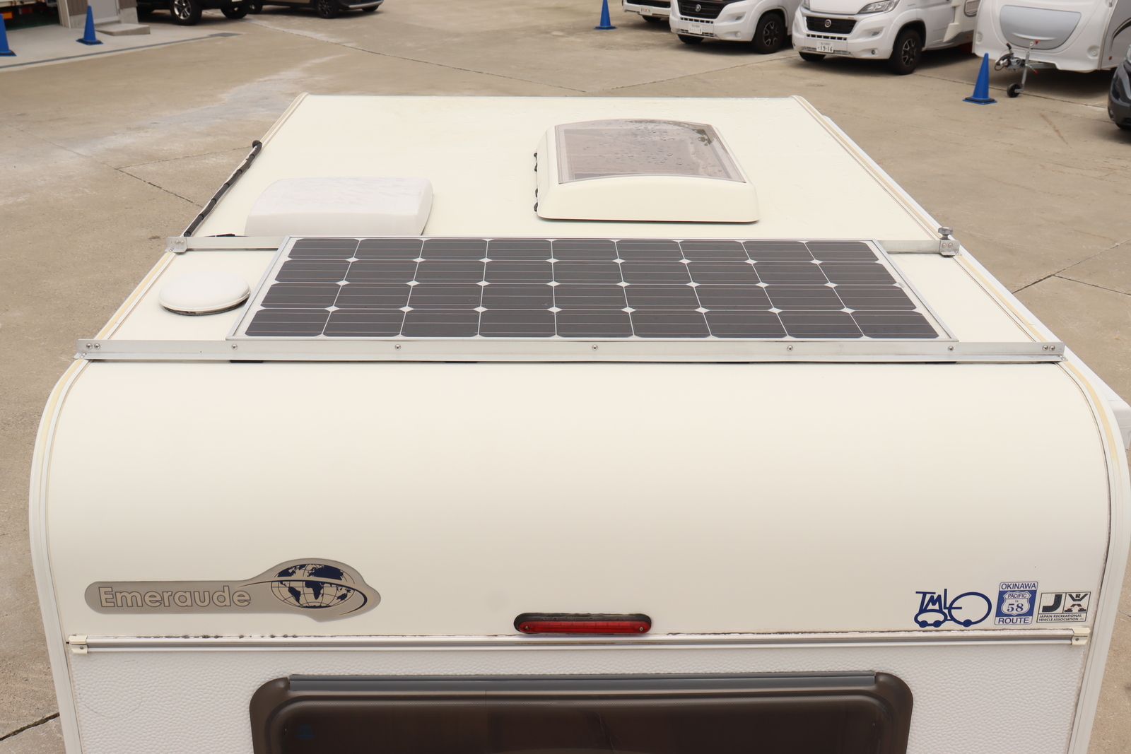 キャンピングカートレーラー