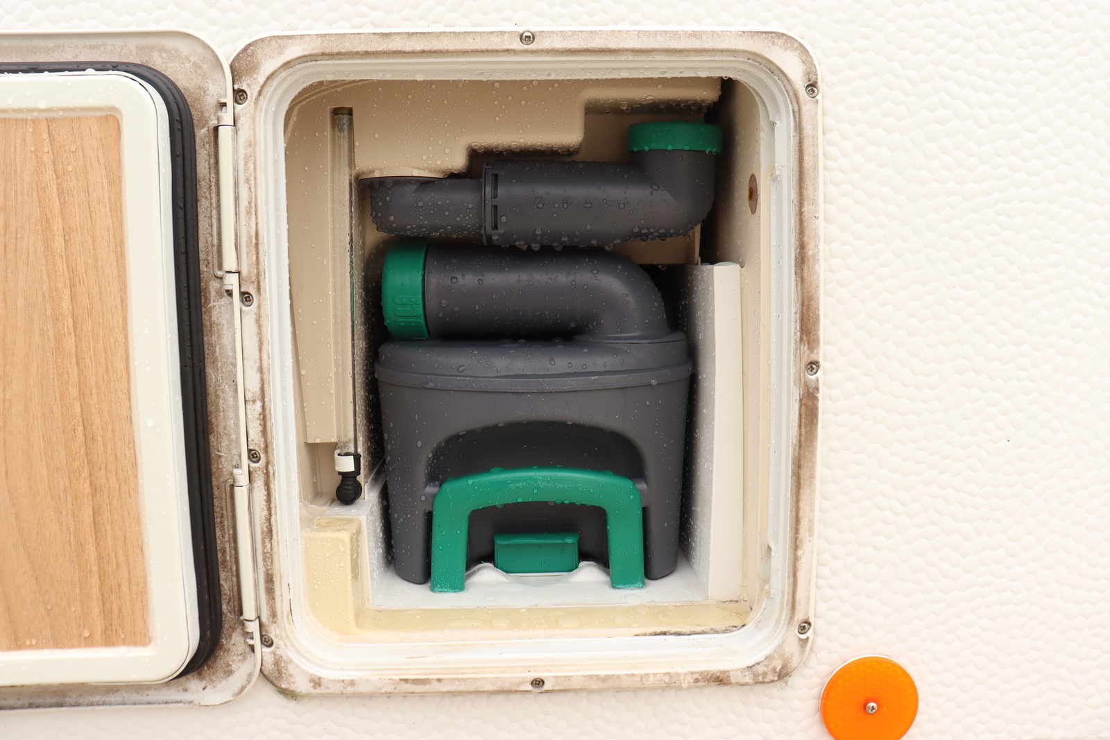 キャンピングカートレーラー