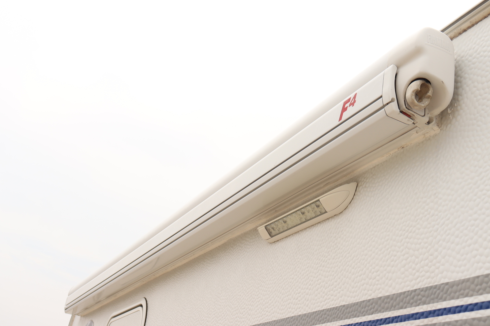 キャンピングカートレーラー