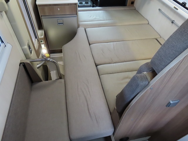 キャンピングカーキャブコン