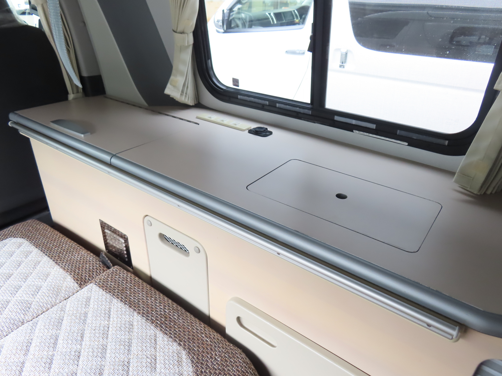 キャンピングカーバンコン