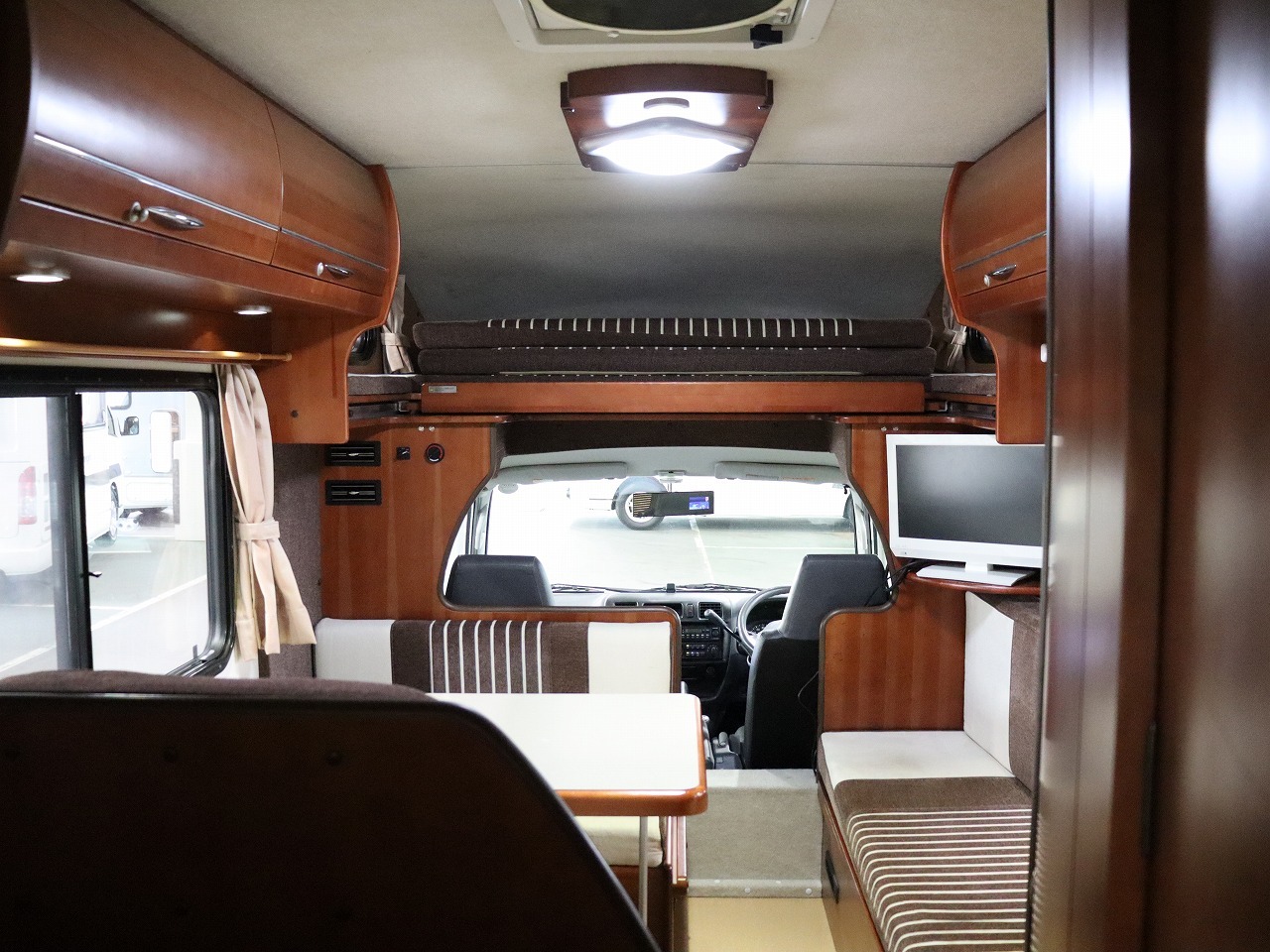 キャンピングカーキャブコン