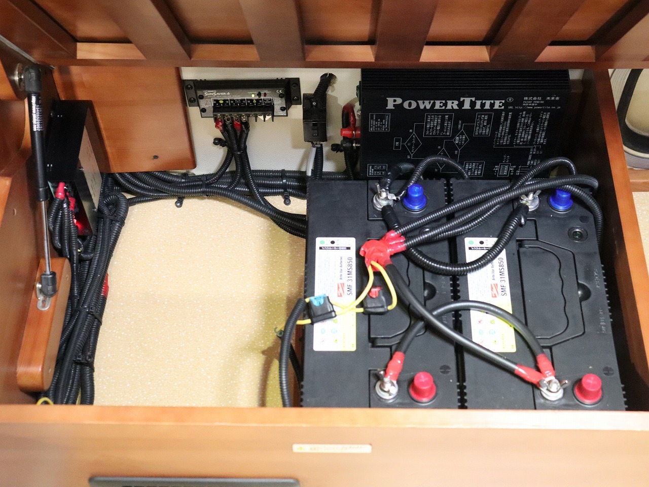 キャンピングカーキャブコン