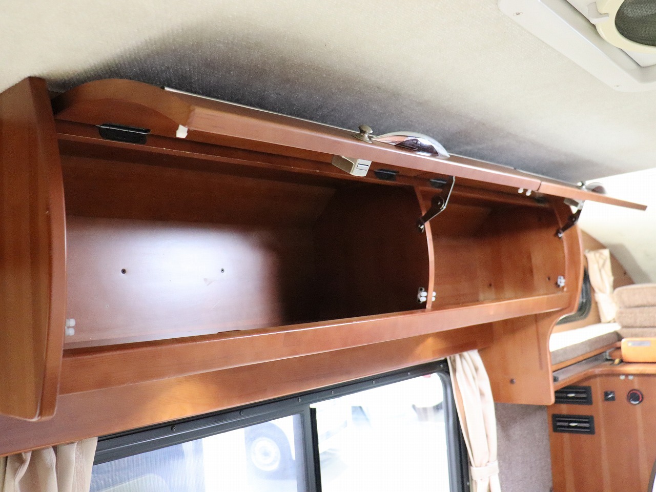 キャンピングカーキャブコン