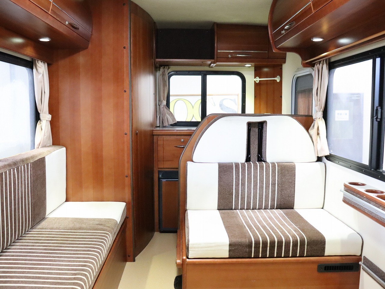 キャンピングカーキャブコン