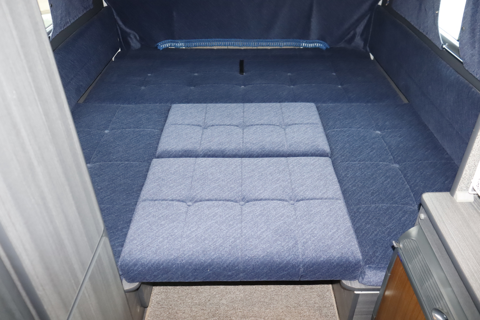 キャンピングカーバスコン