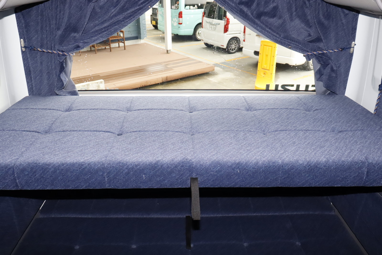 キャンピングカーバスコン