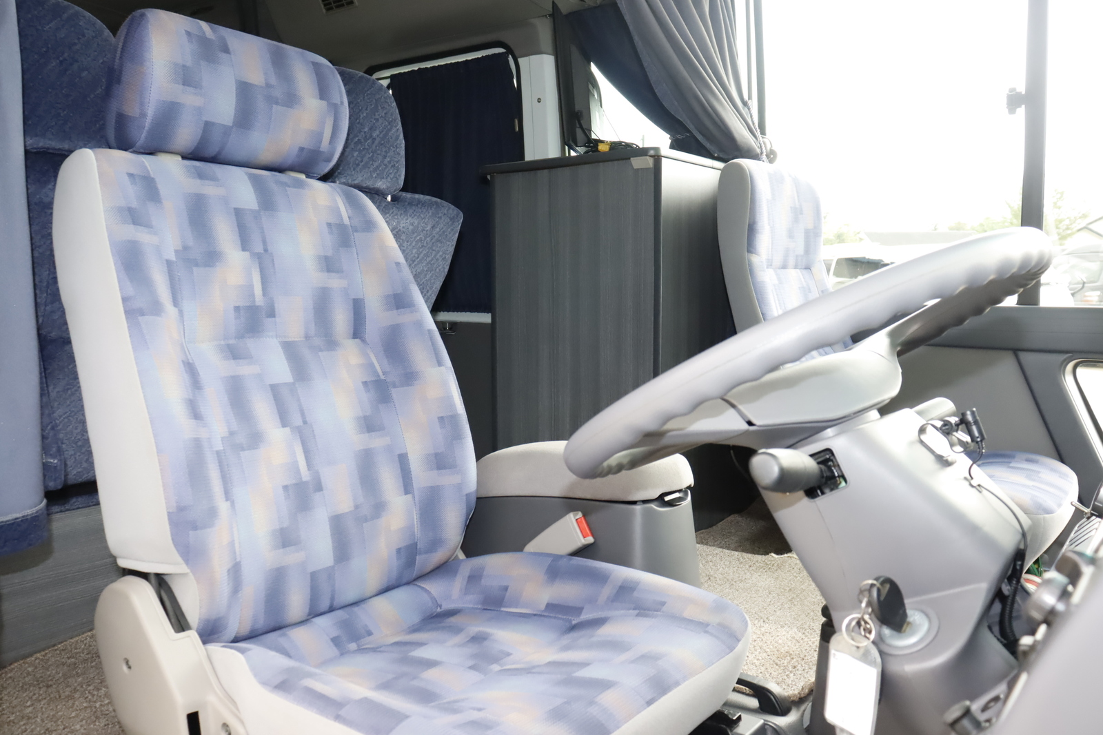 キャンピングカーバスコン