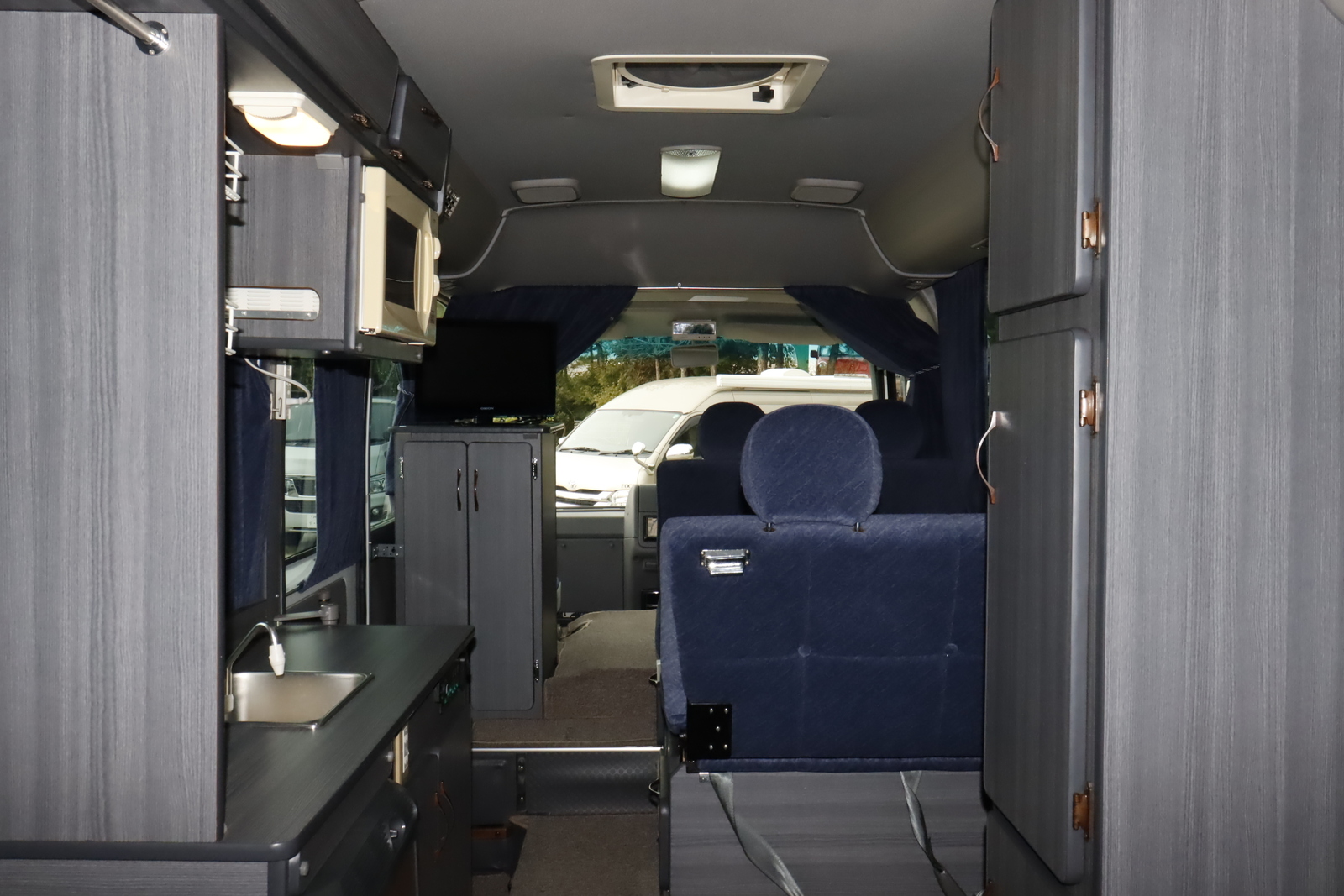 キャンピングカーバスコン