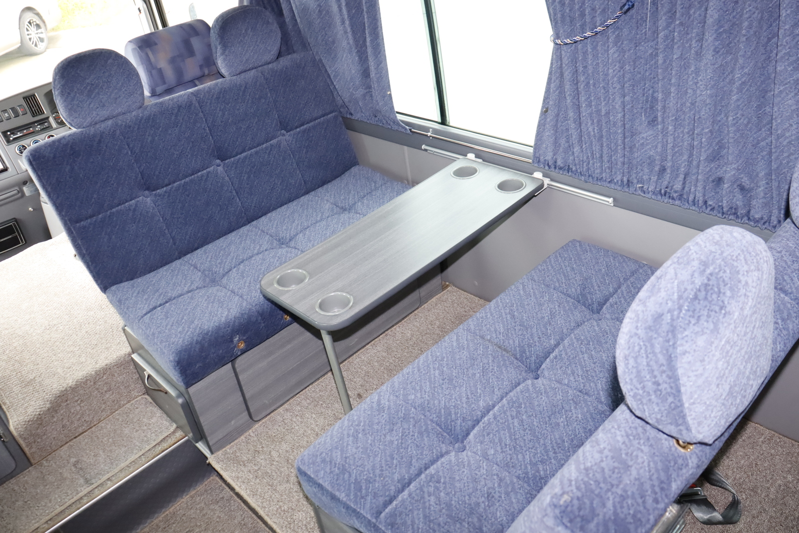 キャンピングカーバスコン