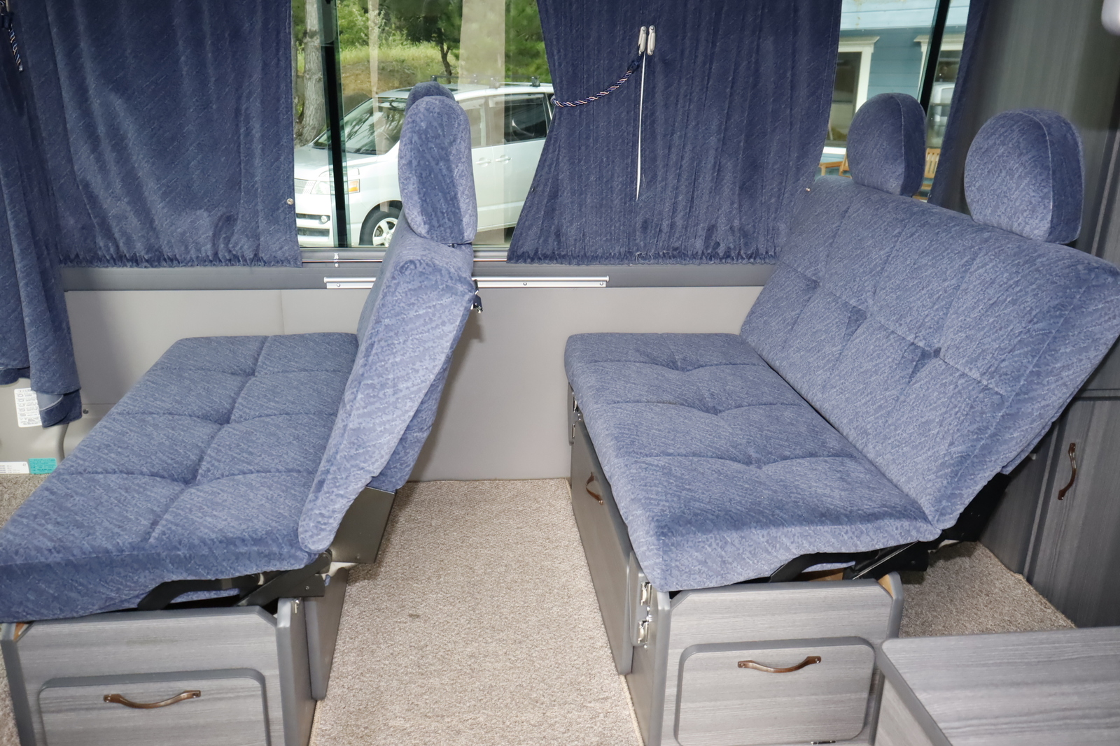 キャンピングカーバスコン