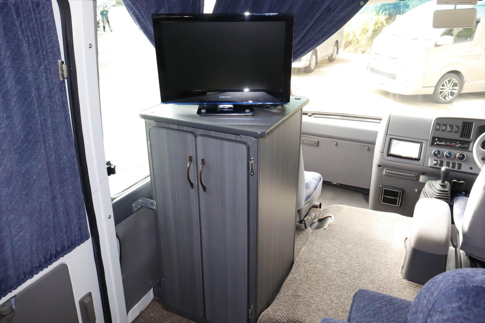 キャンピングカーバスコン