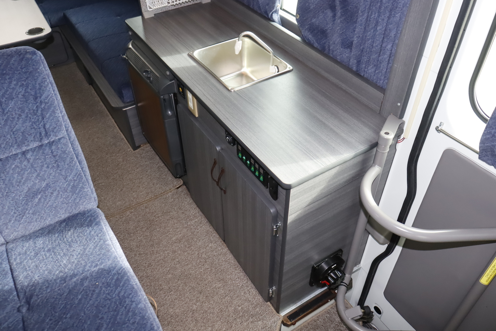 キャンピングカーバスコン