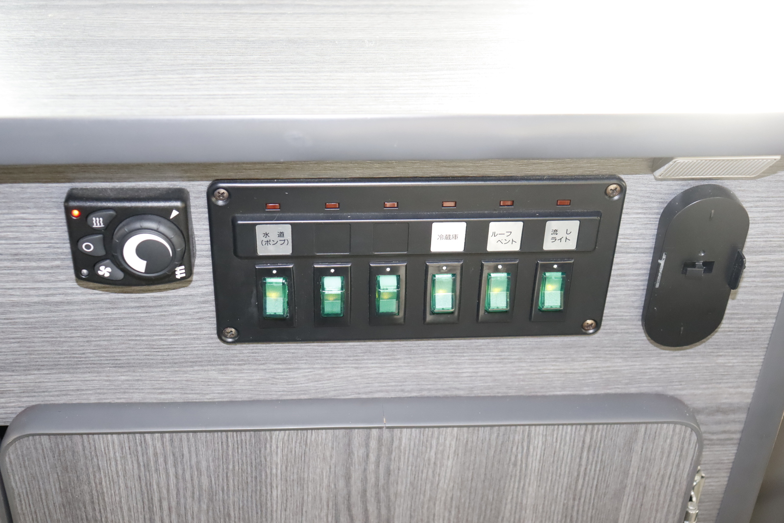 キャンピングカーバスコン