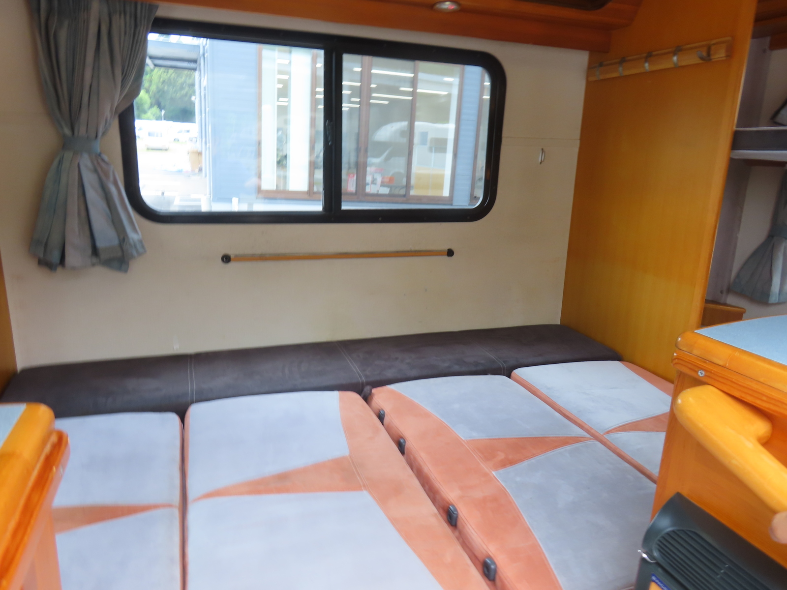 キャンピングカーキャブコン