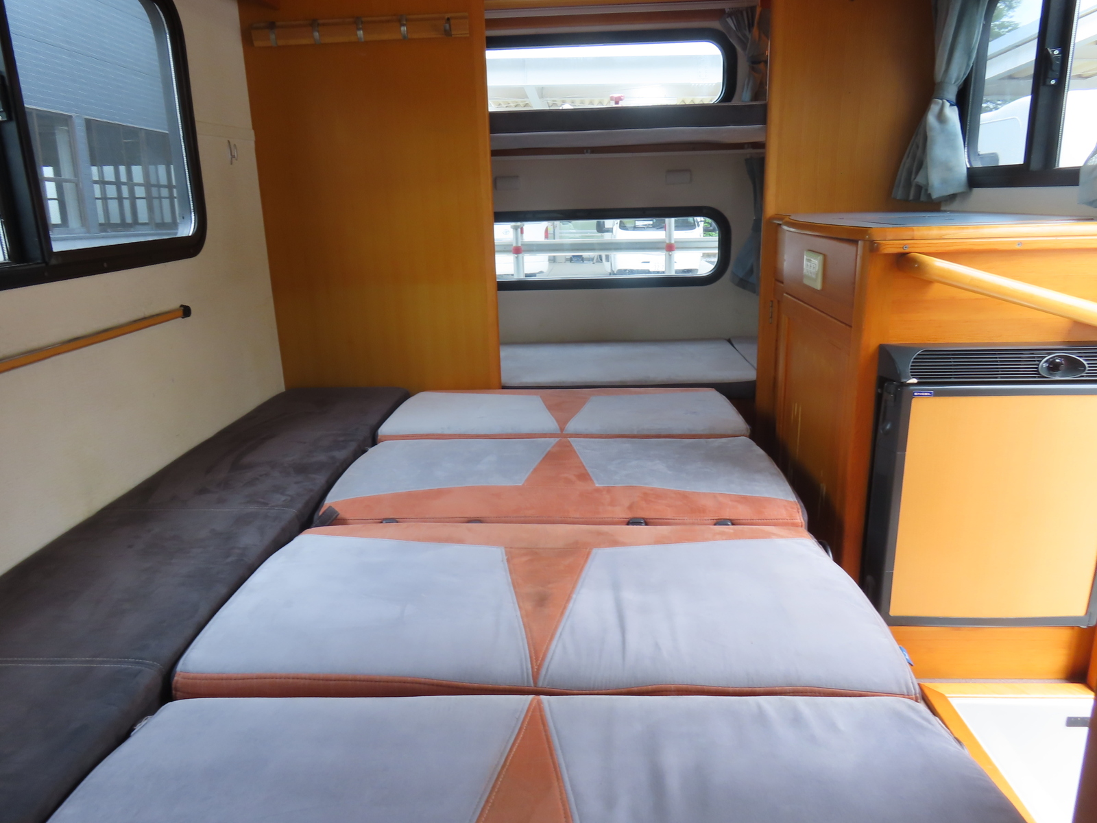 キャンピングカーキャブコン