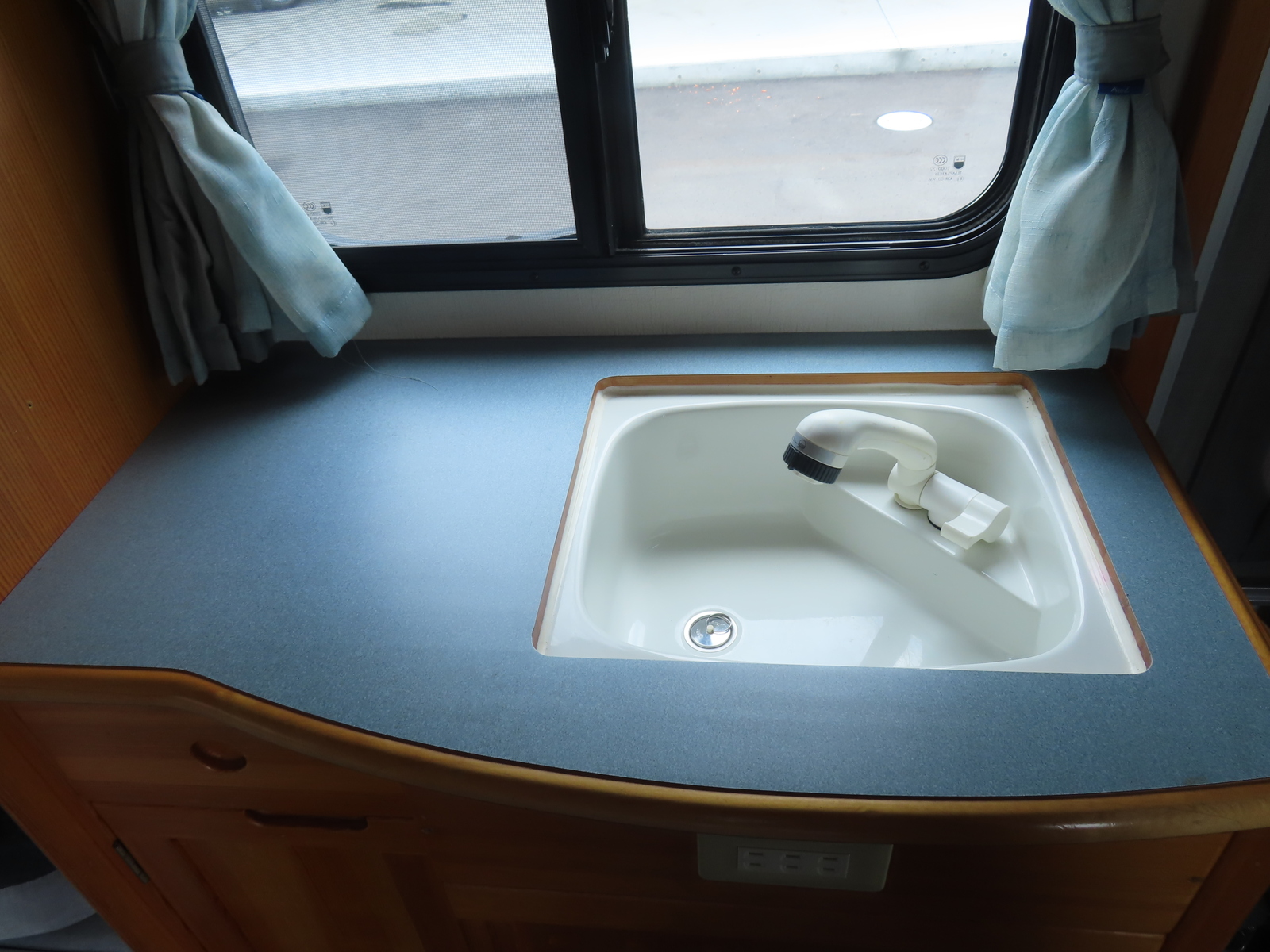 キャンピングカーキャブコン