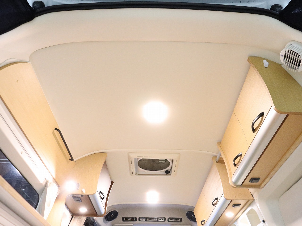 キャンピングカーバンコン