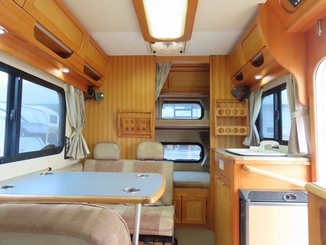 キャンピングカーキャブコン