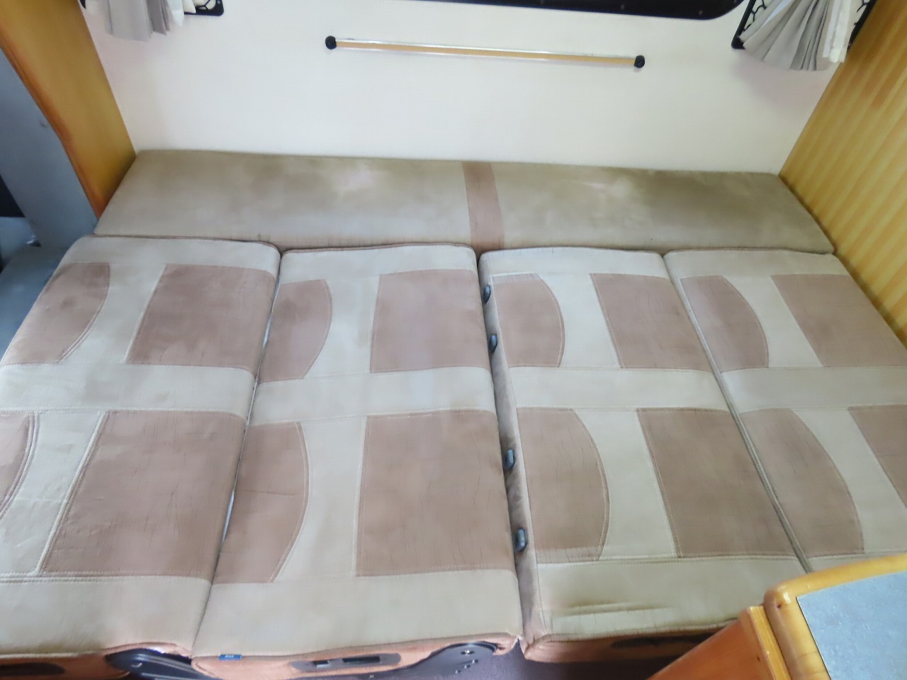 キャンピングカーキャブコン