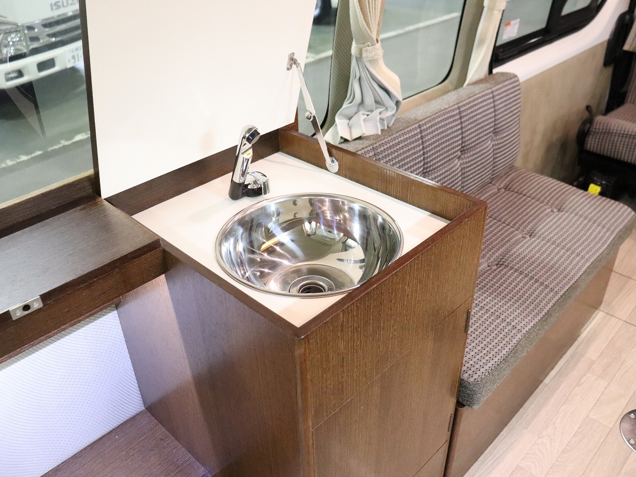 キャンピングカーバンコン