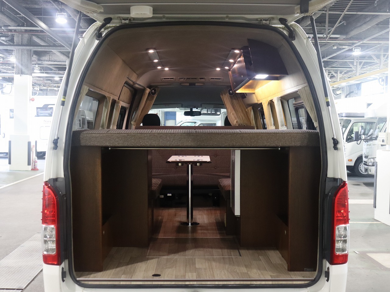 キャンピングカーバンコン