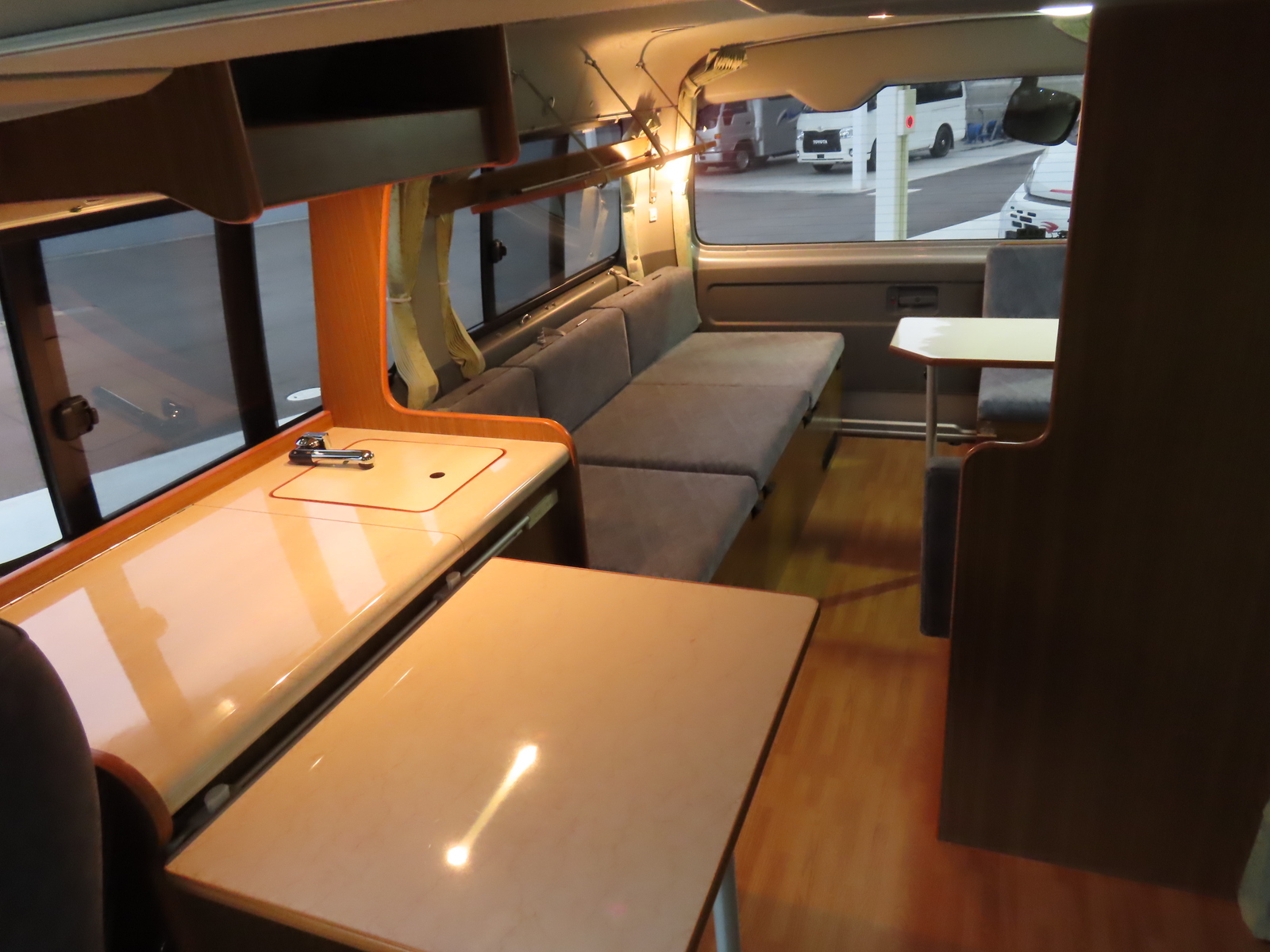 キャンピングカーバンコン