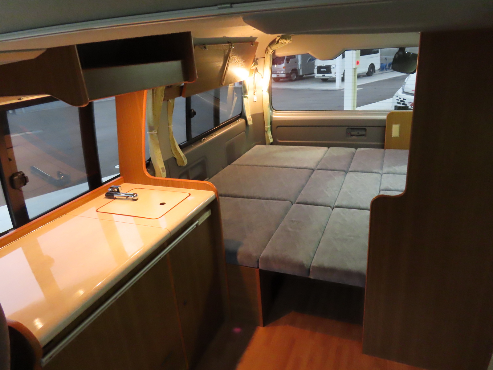 キャンピングカーバンコン