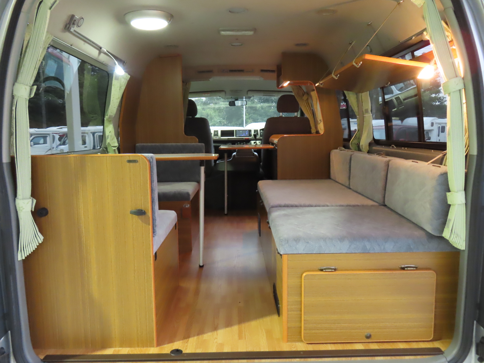 キャンピングカーバンコン