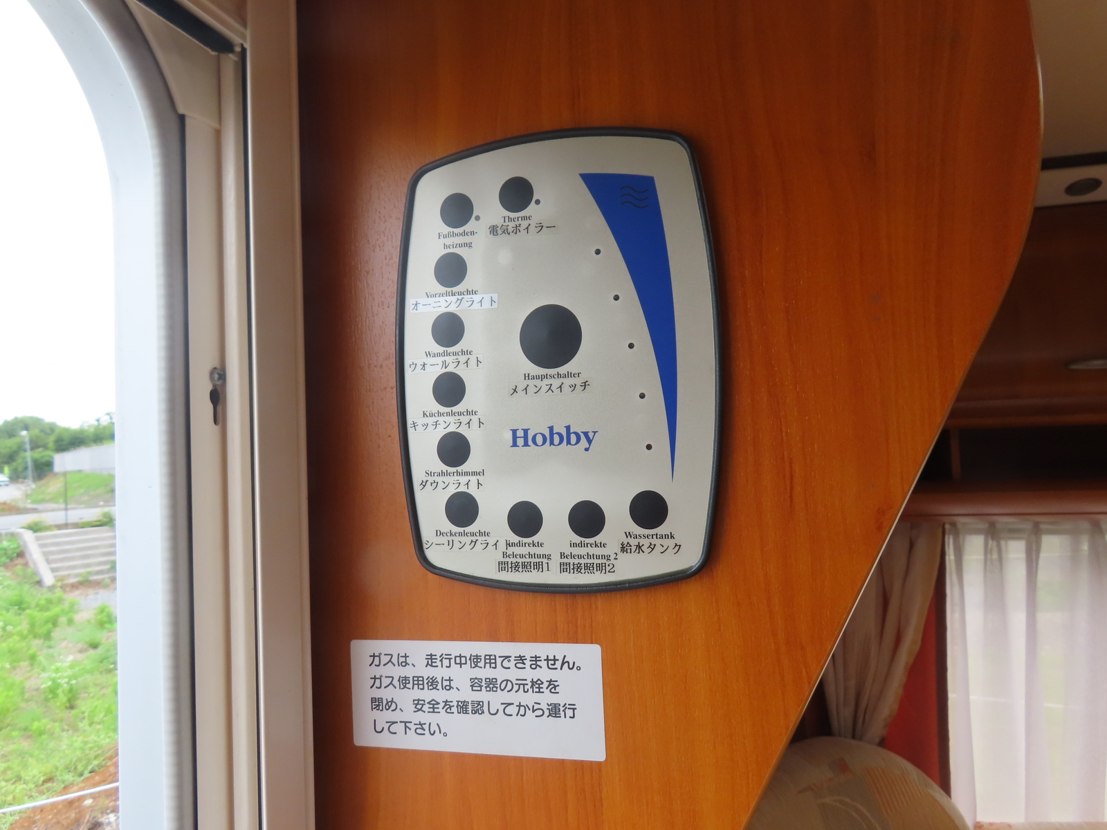 キャンピングカートレーラー