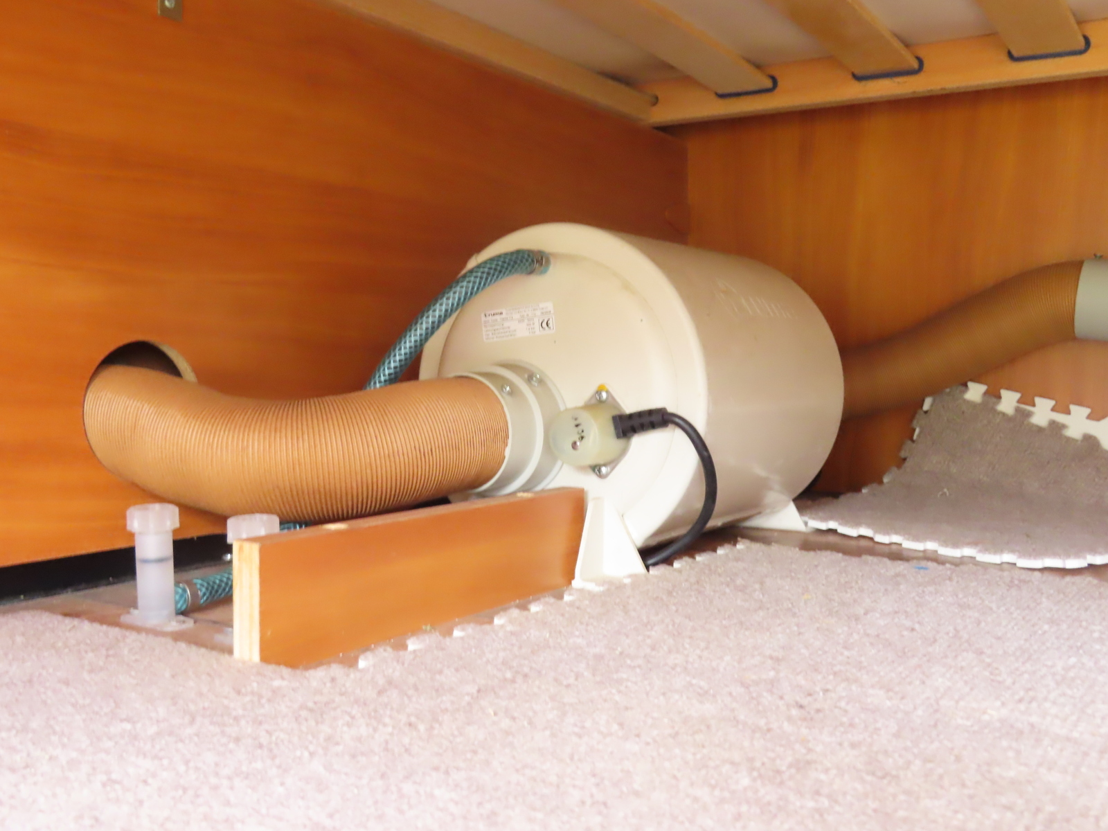 キャンピングカートレーラー