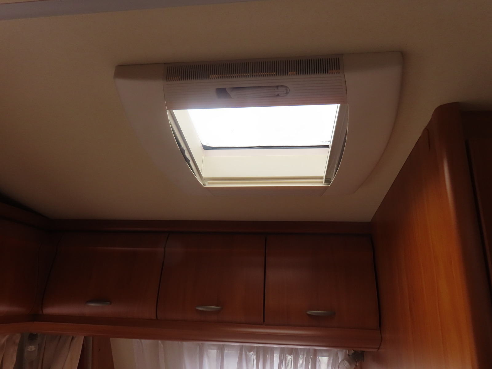 キャンピングカートレーラー