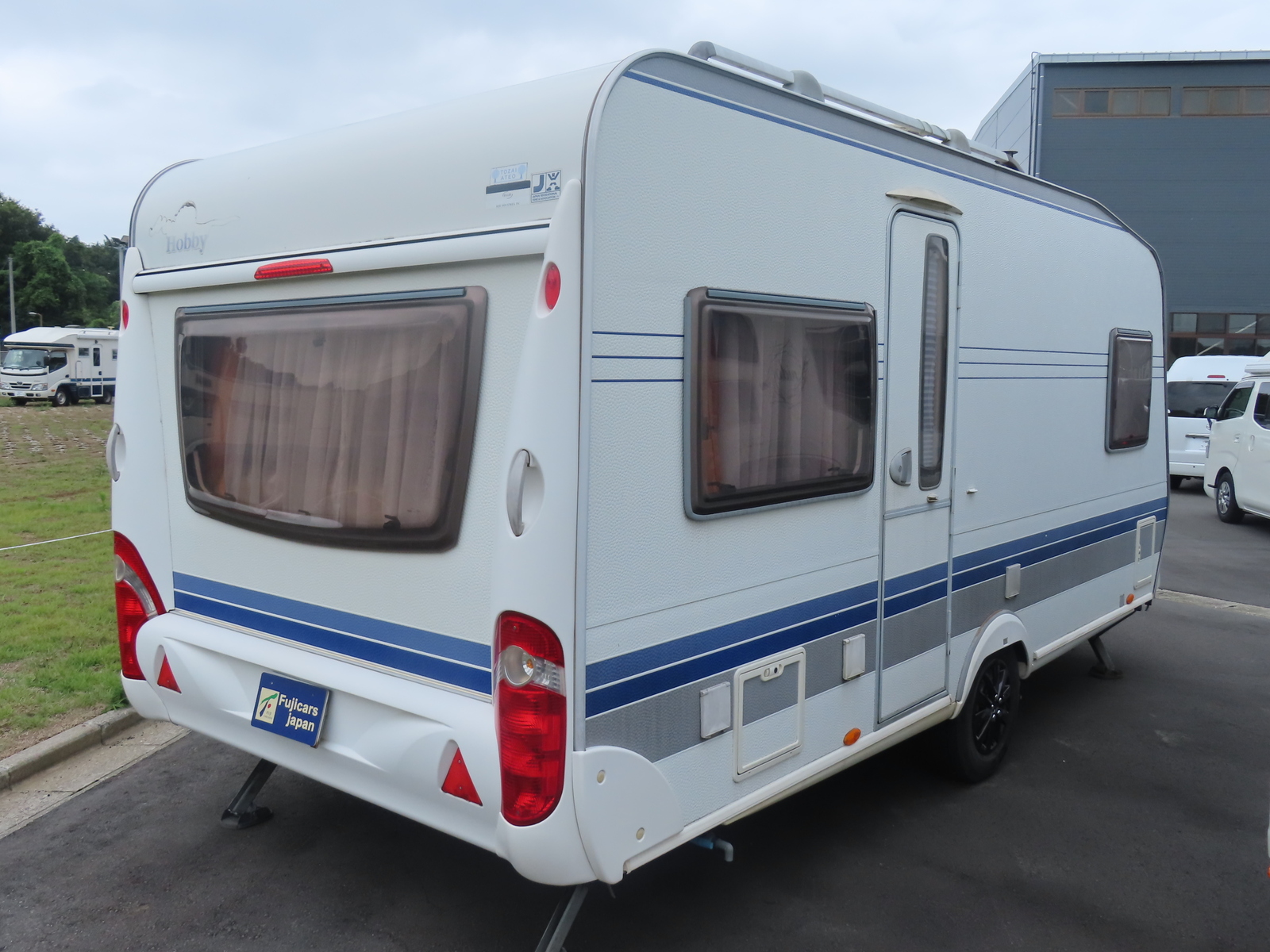 キャンピングカートレーラー