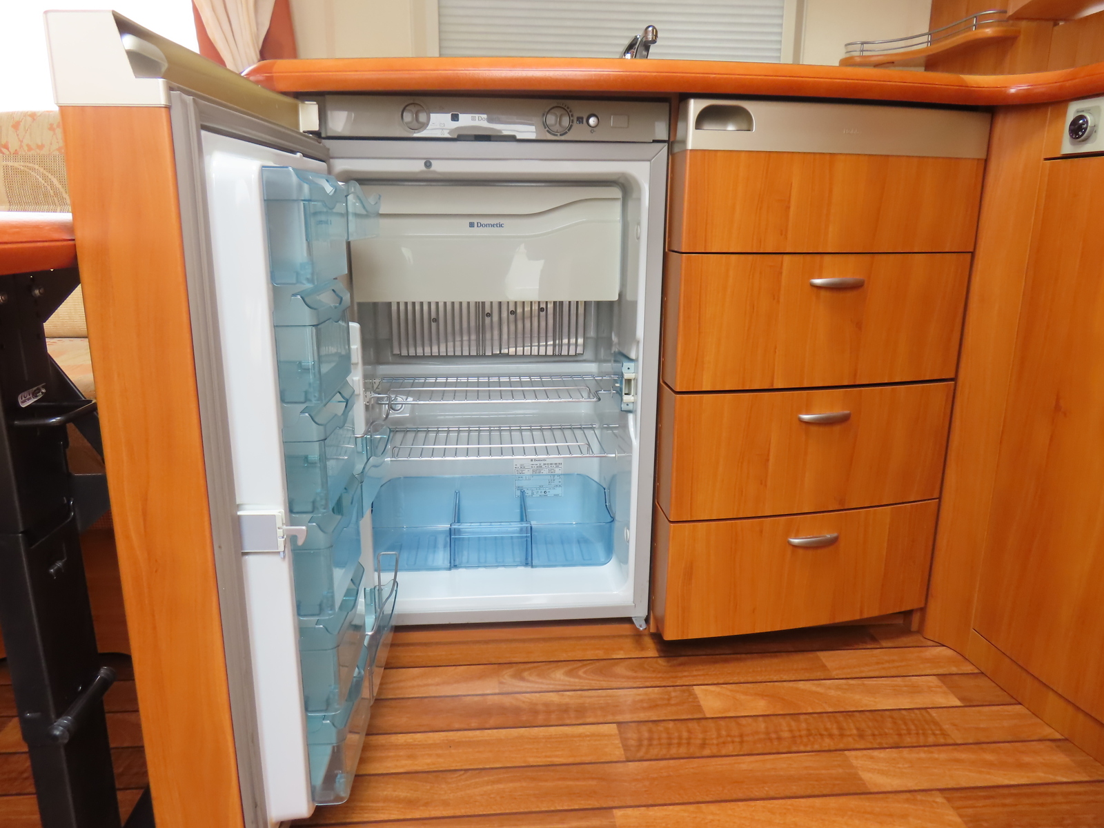 キャンピングカートレーラー