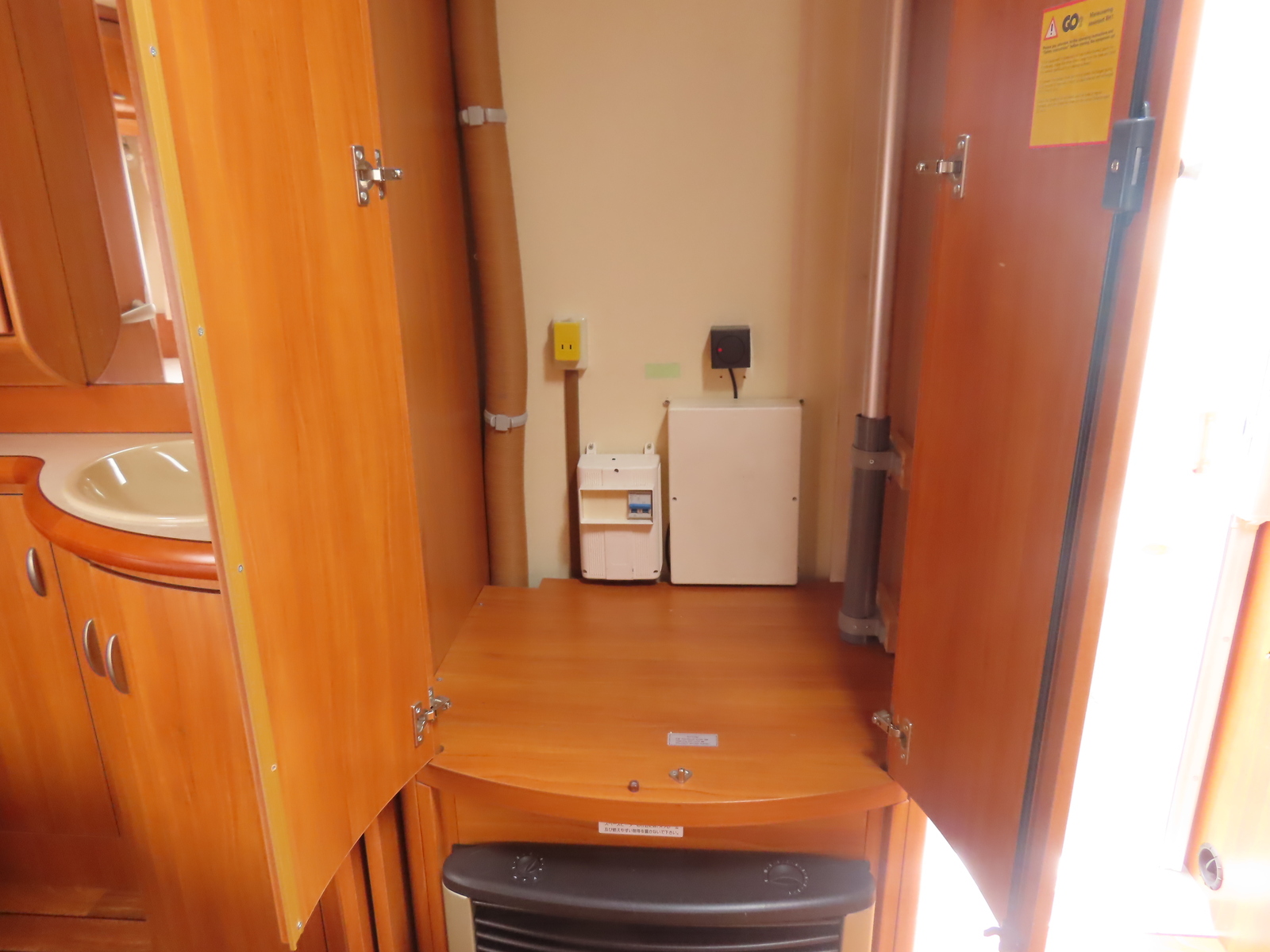 キャンピングカートレーラー