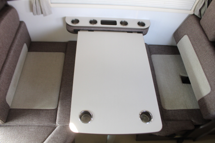 キャンピングカーキャブコン