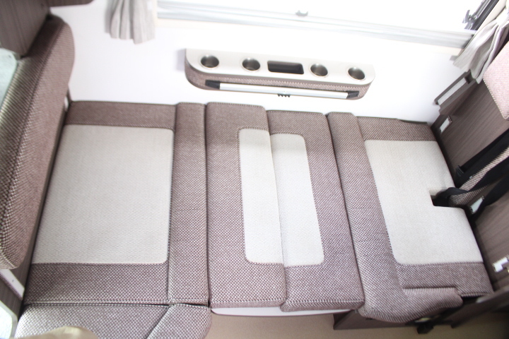 キャンピングカーキャブコン