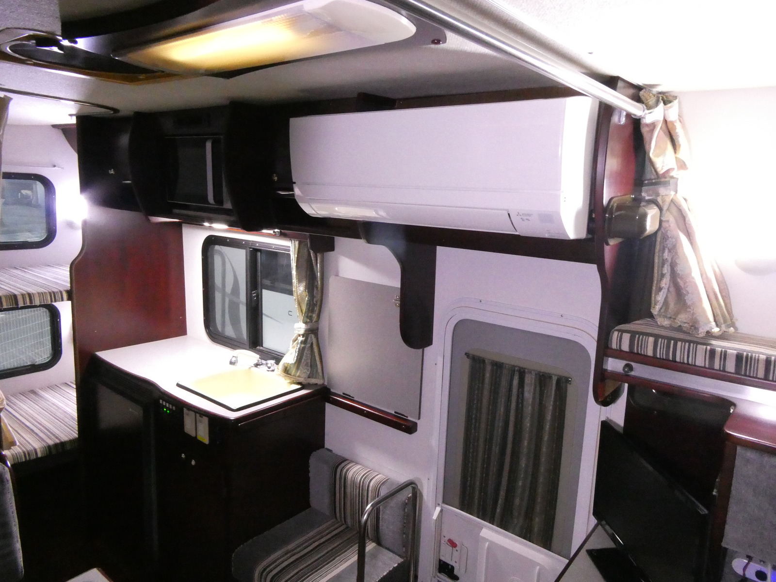 キャンピングカーキャブコン