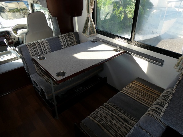 キャンピングカーキャブコン