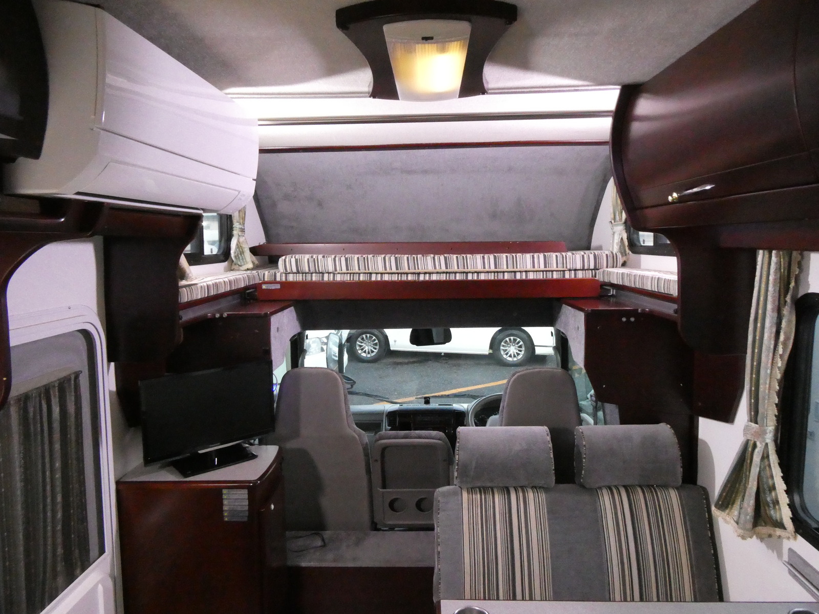 キャンピングカーキャブコン