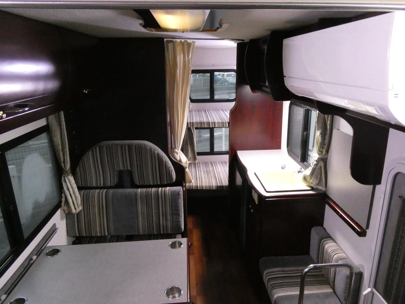 キャンピングカーキャブコン