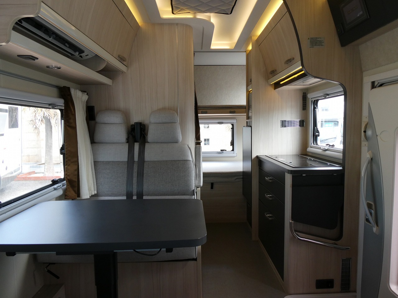 キャンピングカーキャブコン