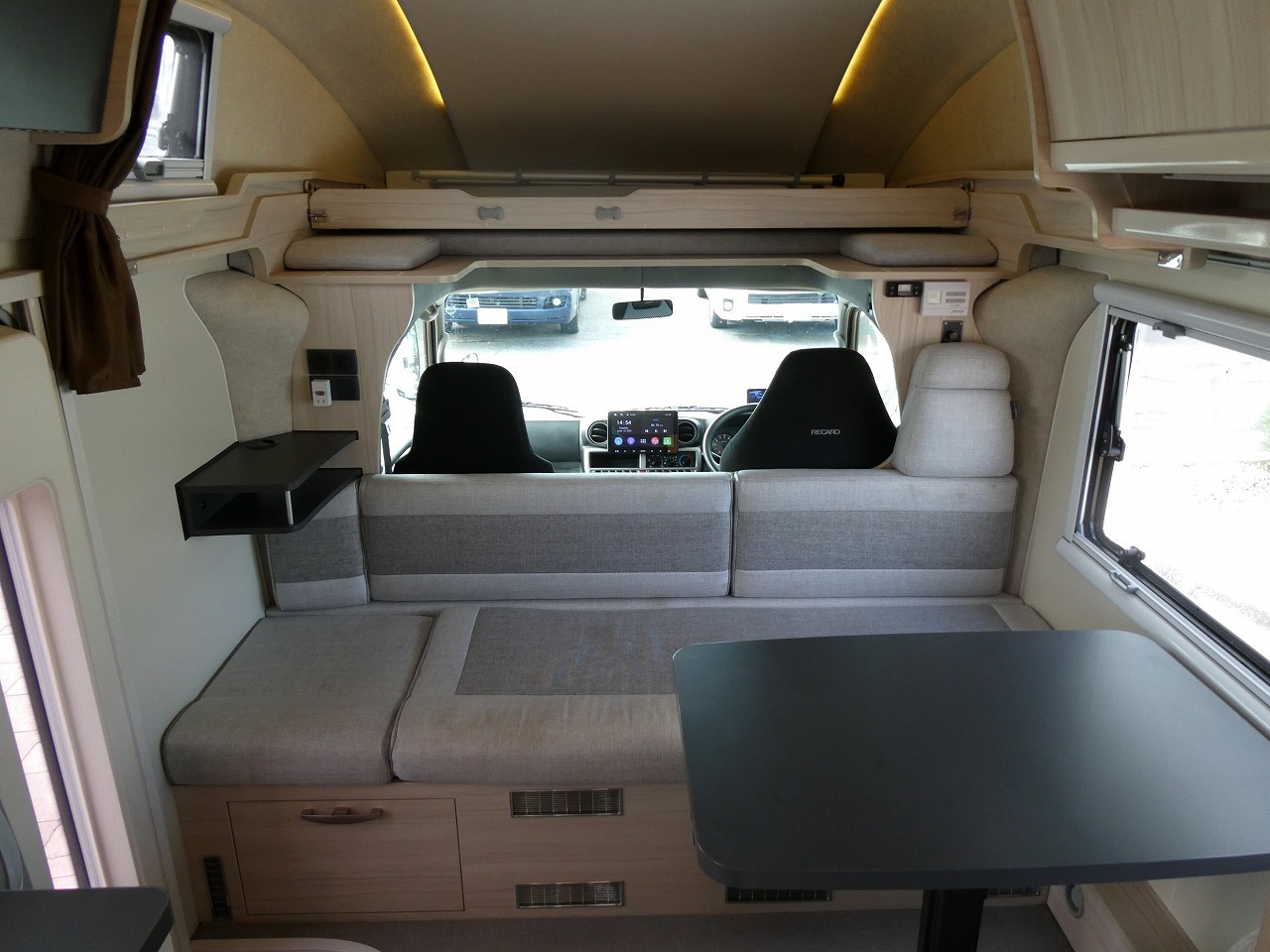 キャンピングカーキャブコン