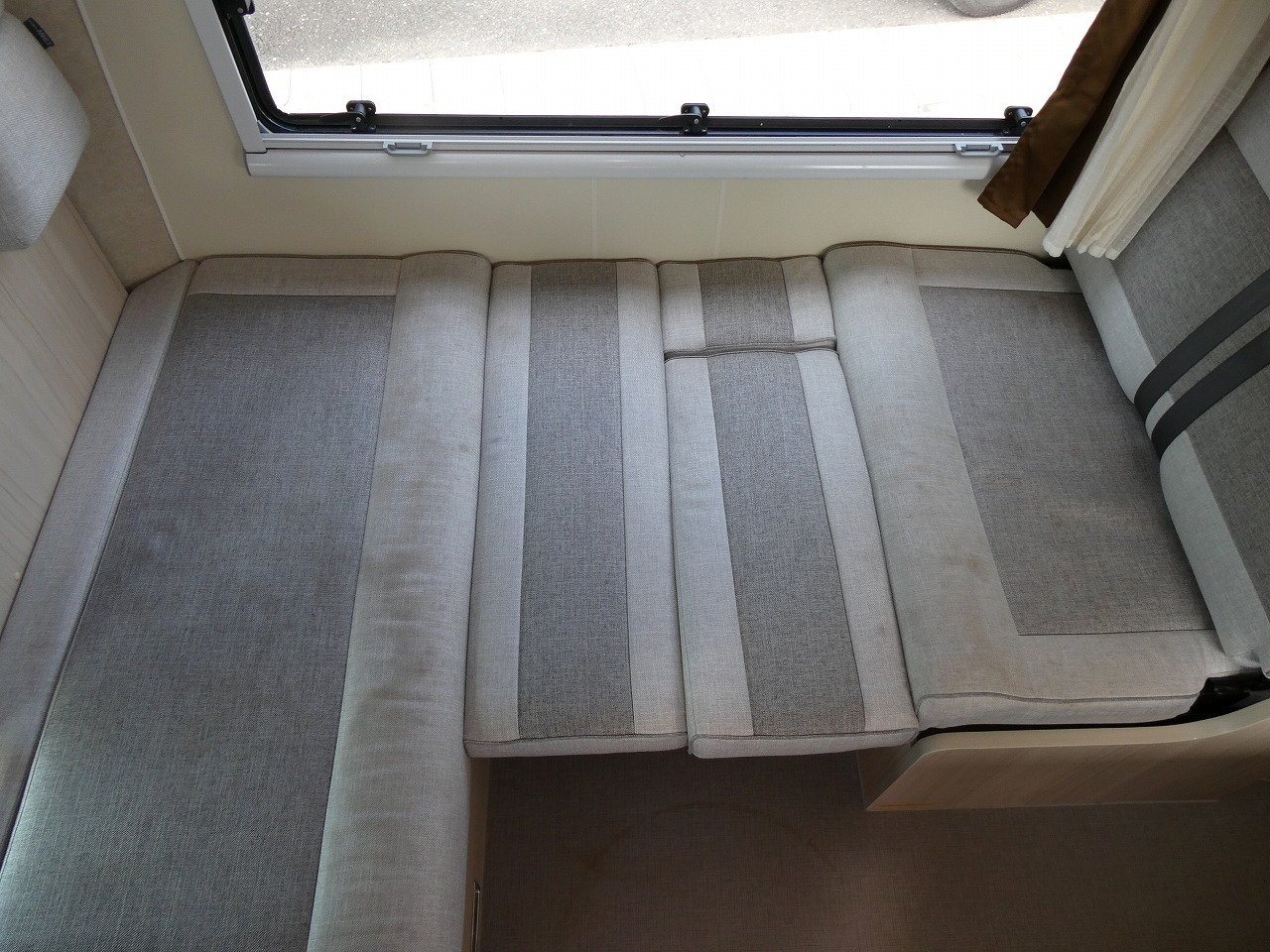 キャンピングカーキャブコン