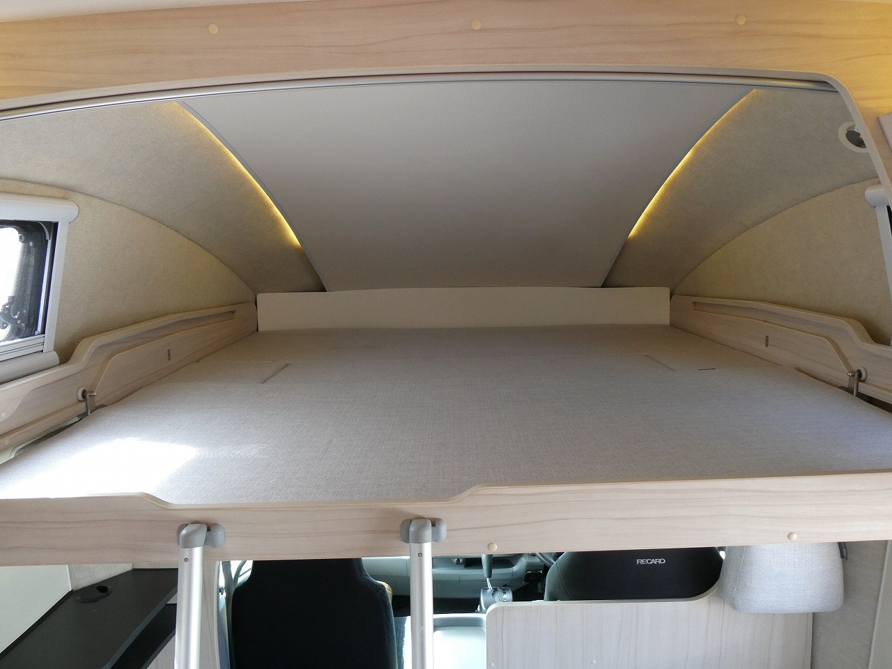 キャンピングカーキャブコン